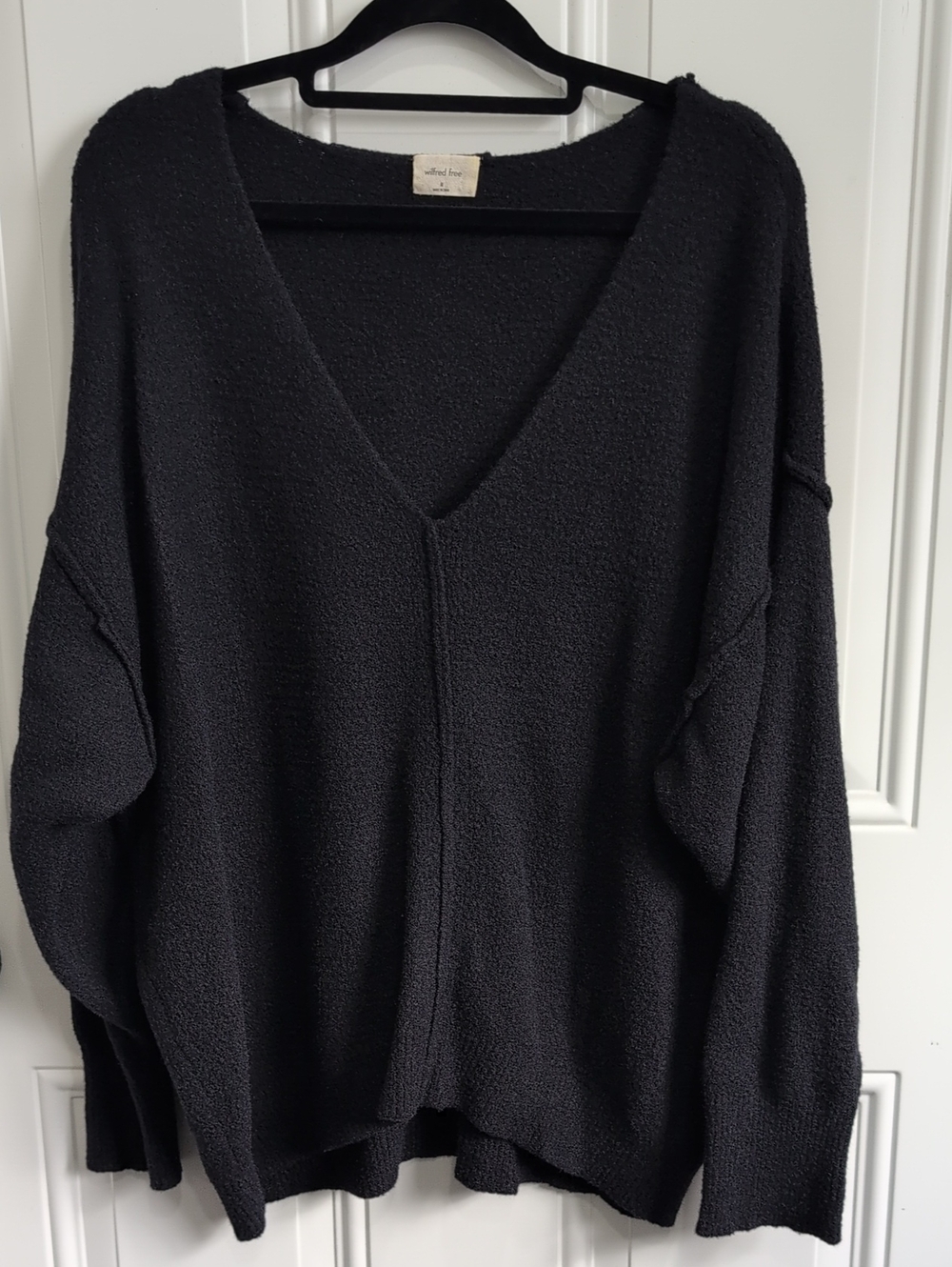 Wilfred Black V-Neck Oversized Hush Knit Women’s Sweater Ptp 28"